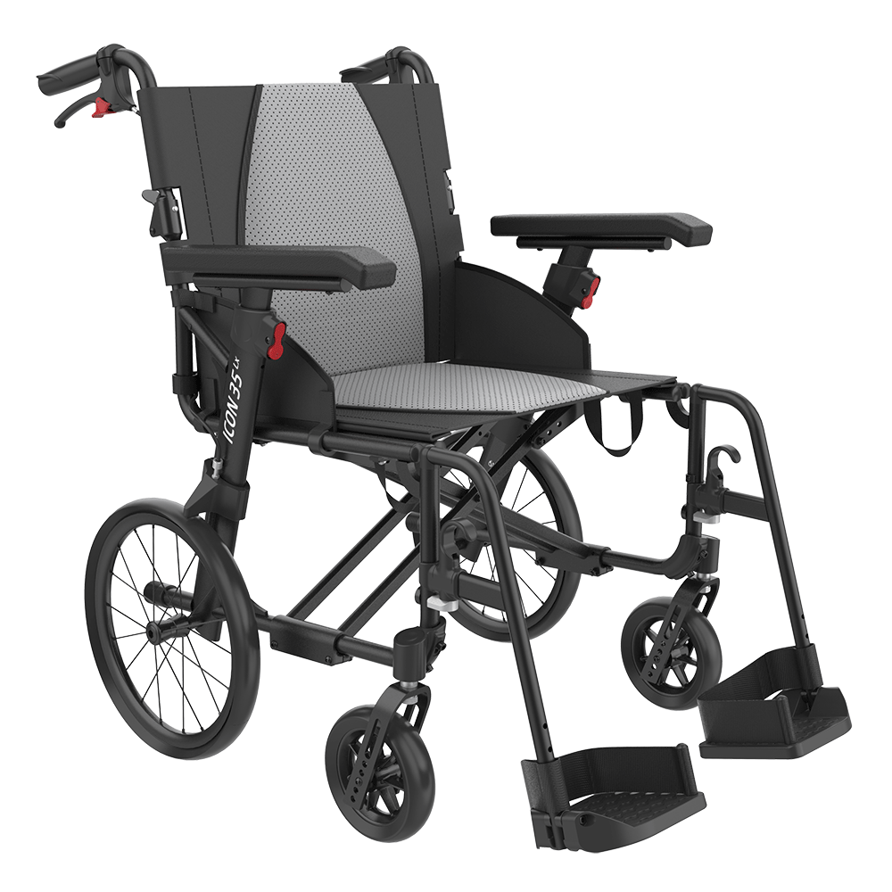 alt="Carrozzina ICON 35 LX transito ultraleggera Rehasense" alt="ICON 35 LX piegata per viaggio" alt="Dettaglio seduta ergonomica ICON 35 LX" alt="Carrozzina da transito con freni accompagnatore ICON 35 LX" alt="Pedane estraibili carrozzina ICON 35 LX"